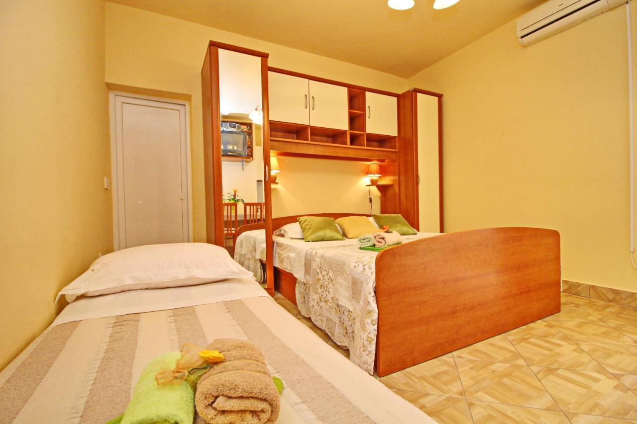 Apartments Sea Line Prigradica Esterno foto